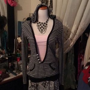 WET SEAL 🌊 HOODIE SZ L 💫